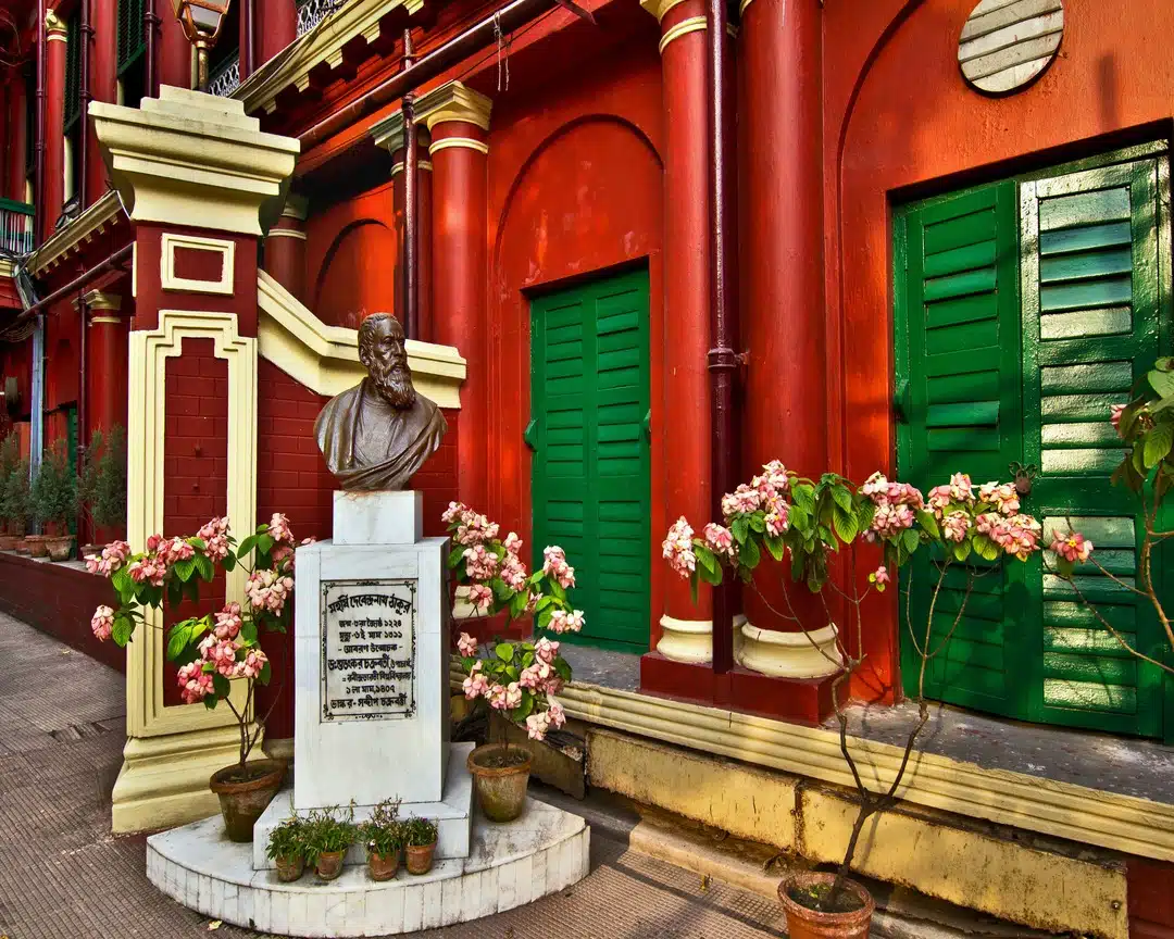 Samya Brata Mullick. Exterior view of Thakurbari, the home of Rabindranath Tagore which is now a museum. Courtesy of Calcutta Instagrammers