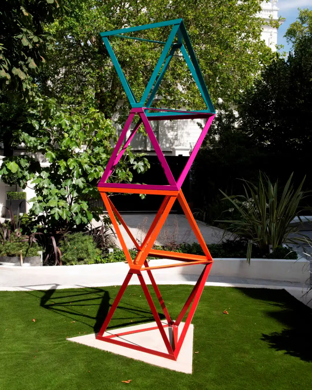 Rasheed Araeen. Lovers, 2020. Painted Steel. Courtesy of Grosvenor Gallery