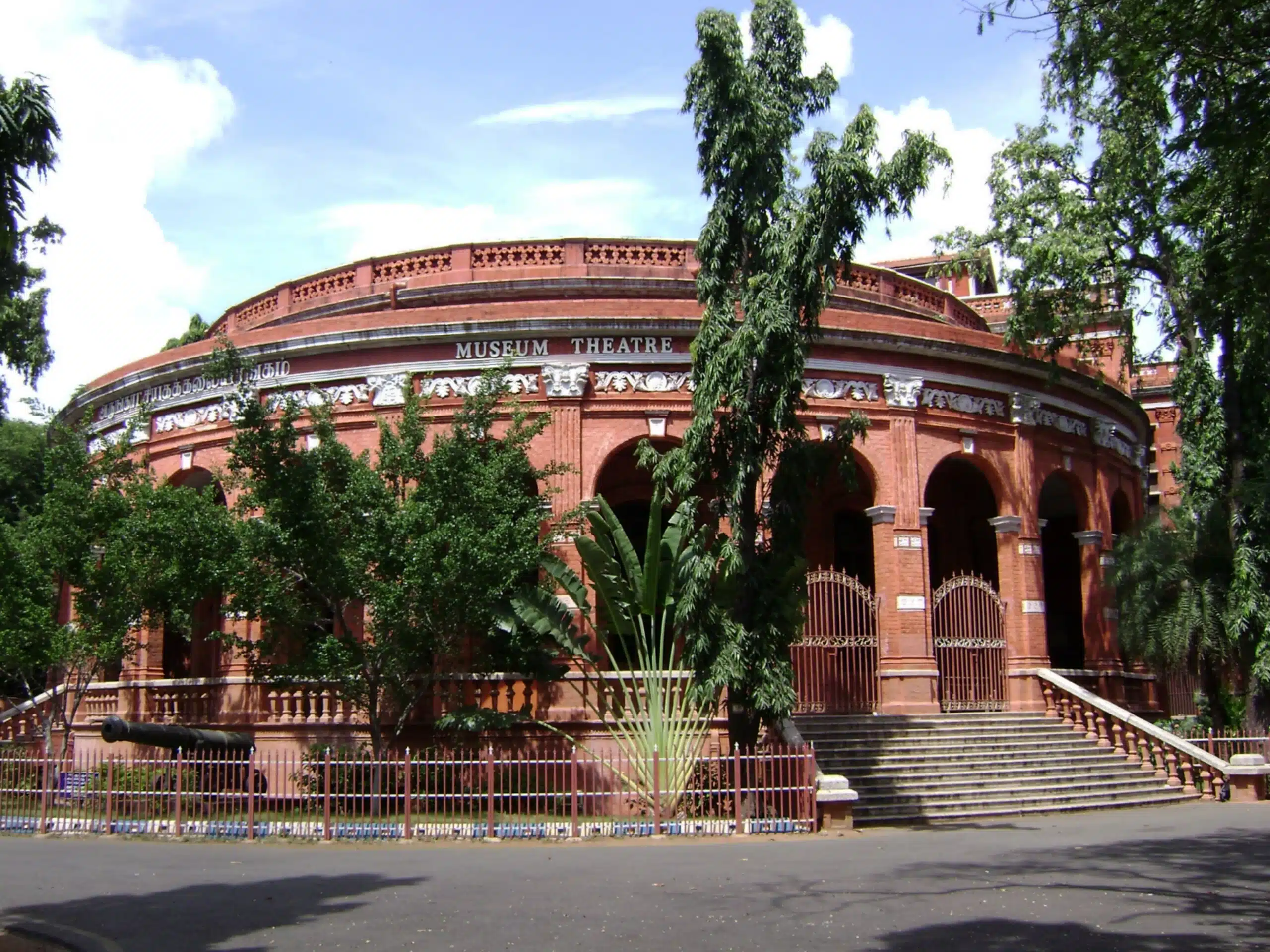 The Government Museum houses some of the largest collections of antiques—from exquisite Chola Bronzes to Roman antiquities