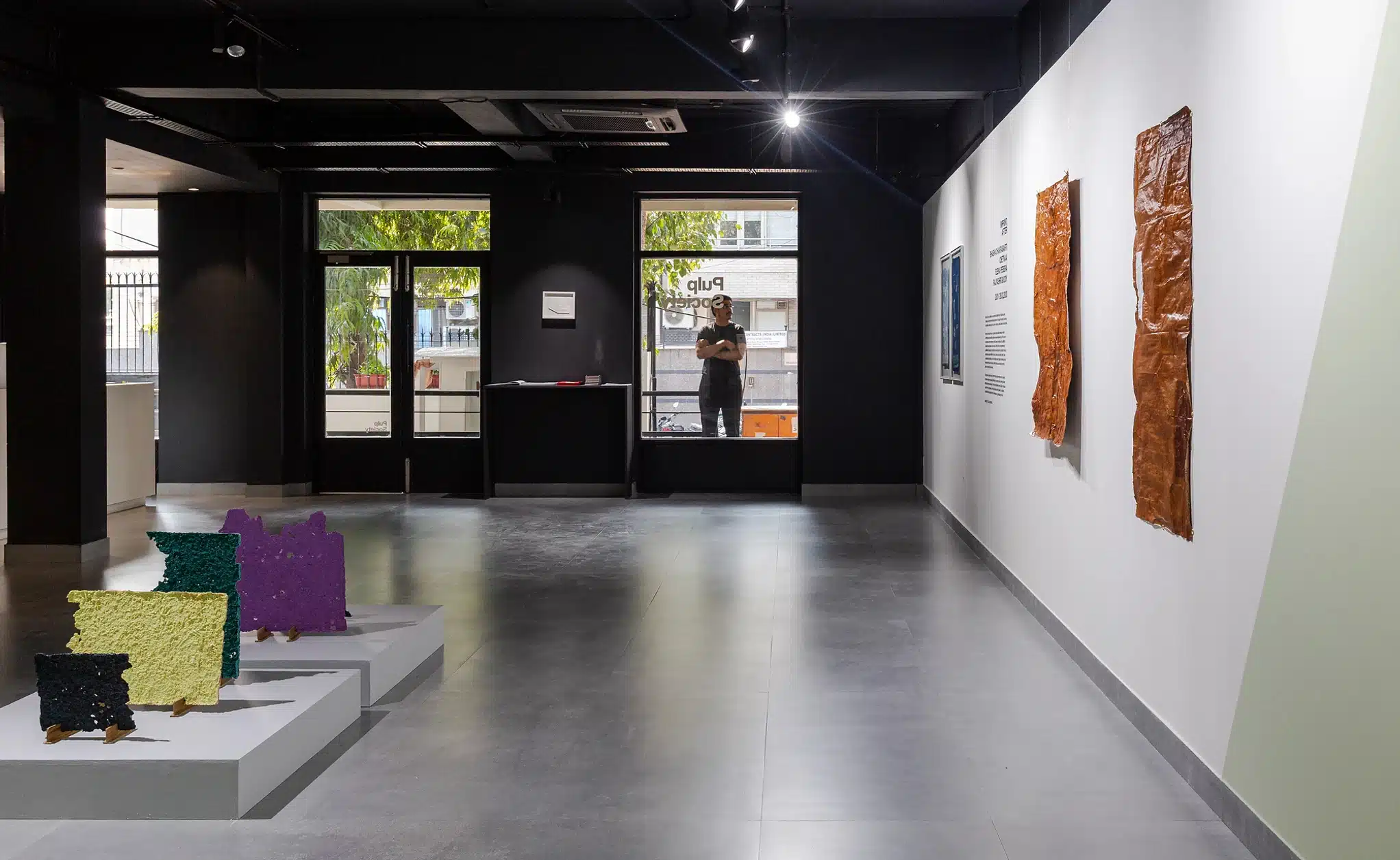 Locating in close vicinity to the fair venue, the expanding modern city gets its alt-art space in the industrial hub of Okhla and NOIDA